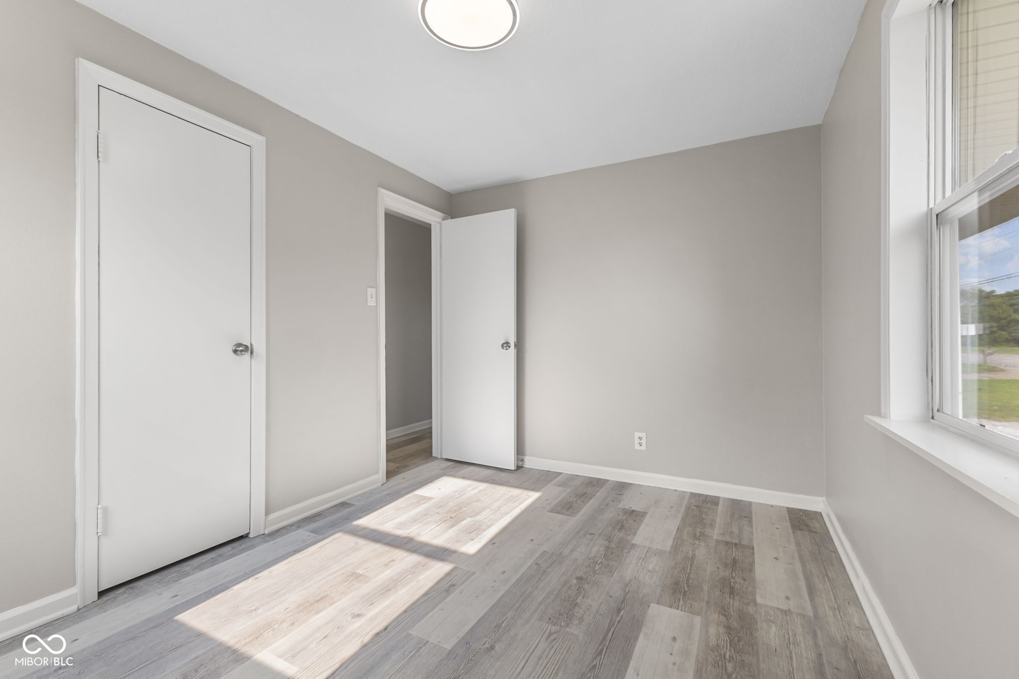 4749 West Smith Valley Road Greenwood, IN 46143 - Photo 14 of 21