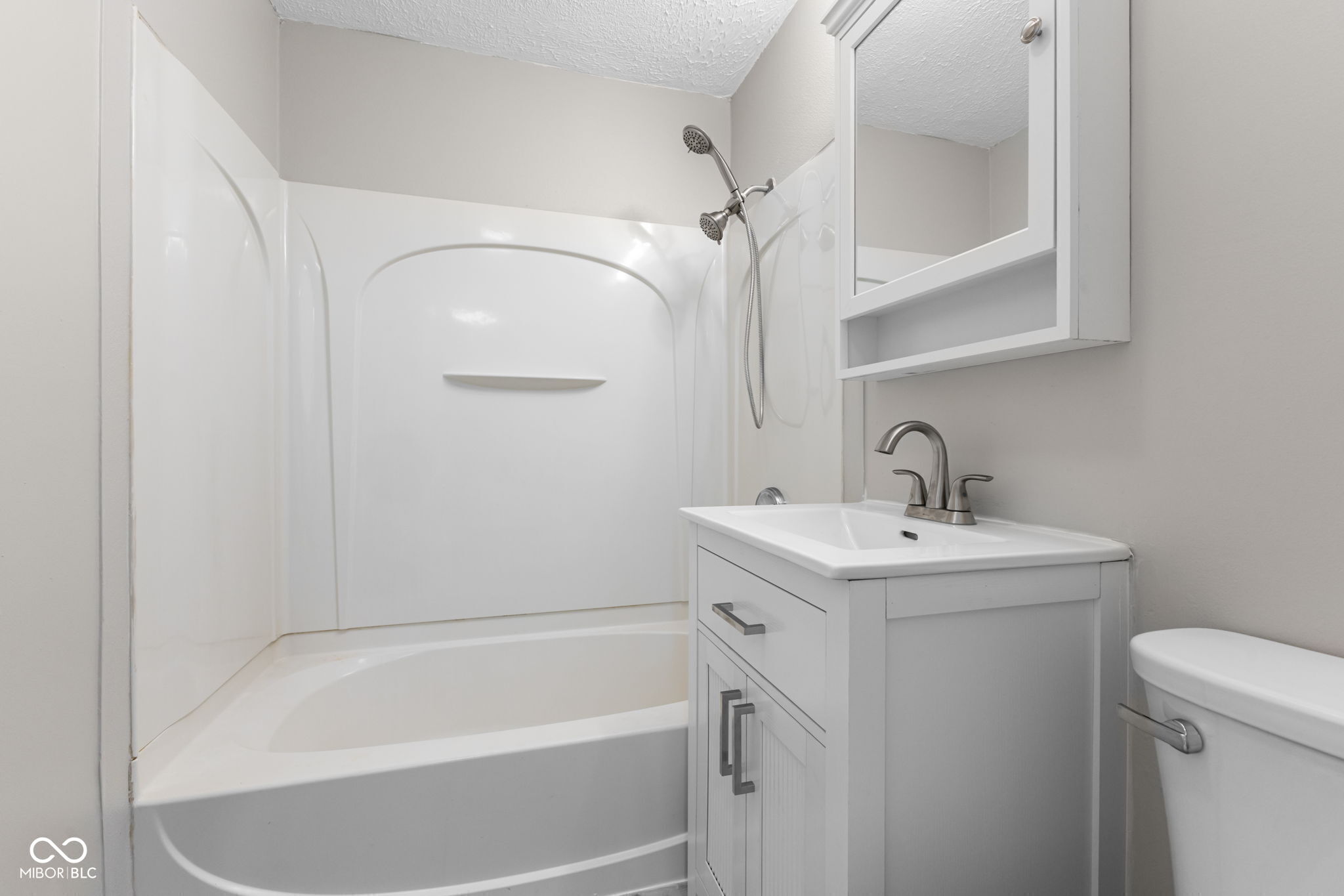 4749 West Smith Valley Road Greenwood, IN 46143 - Photo 16 of 21