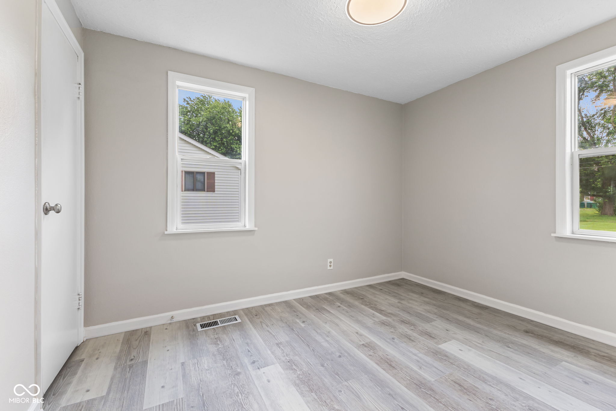 4749 West Smith Valley Road Greenwood, IN 46143 - Photo 17 of 21