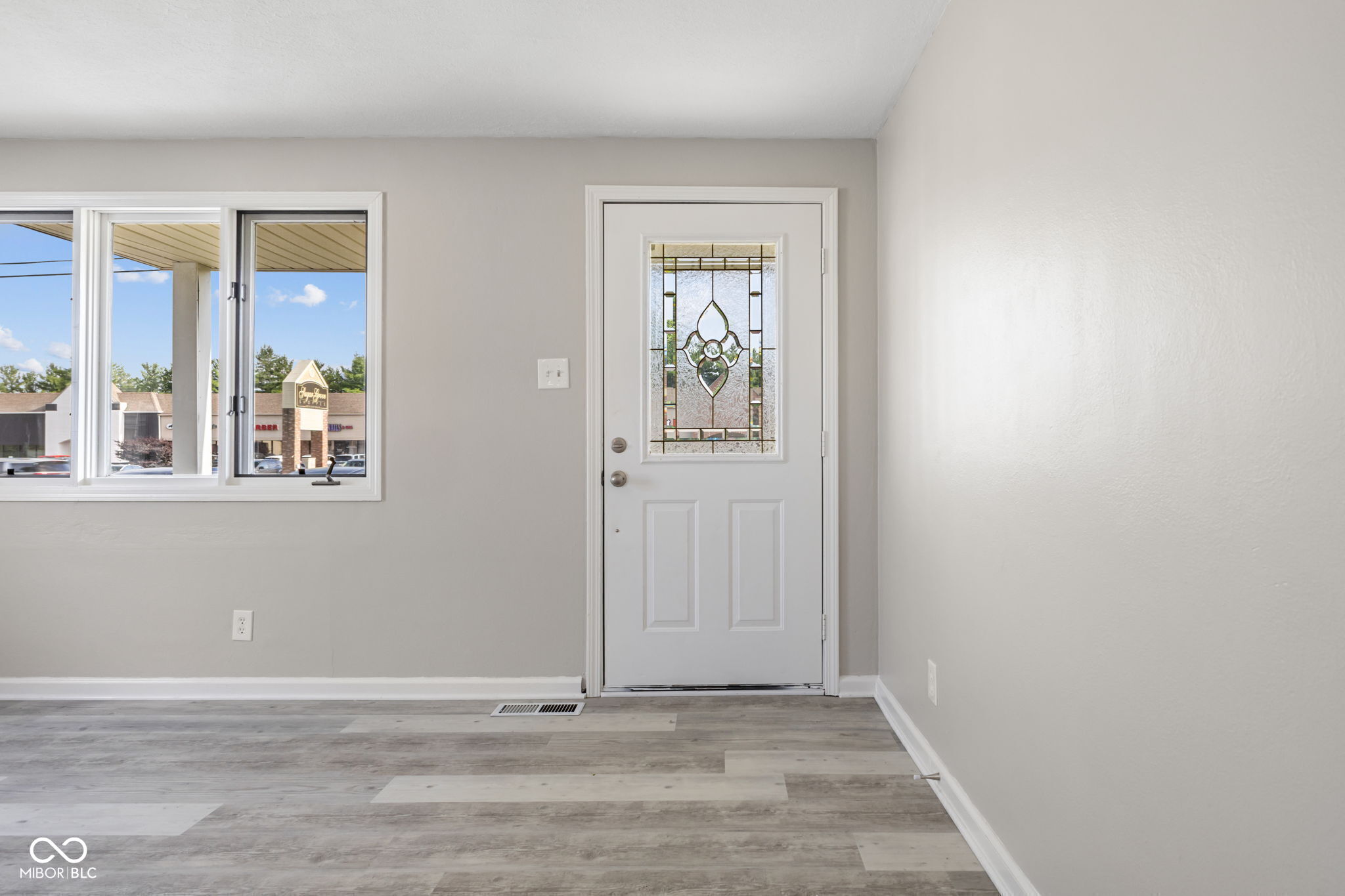 4749 West Smith Valley Road Greenwood, IN 46143 - Photo 3 of 21