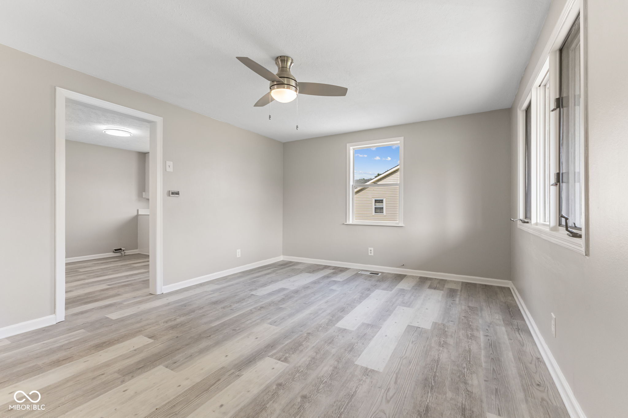 4749 West Smith Valley Road Greenwood, IN 46143 - Photo 4 of 21