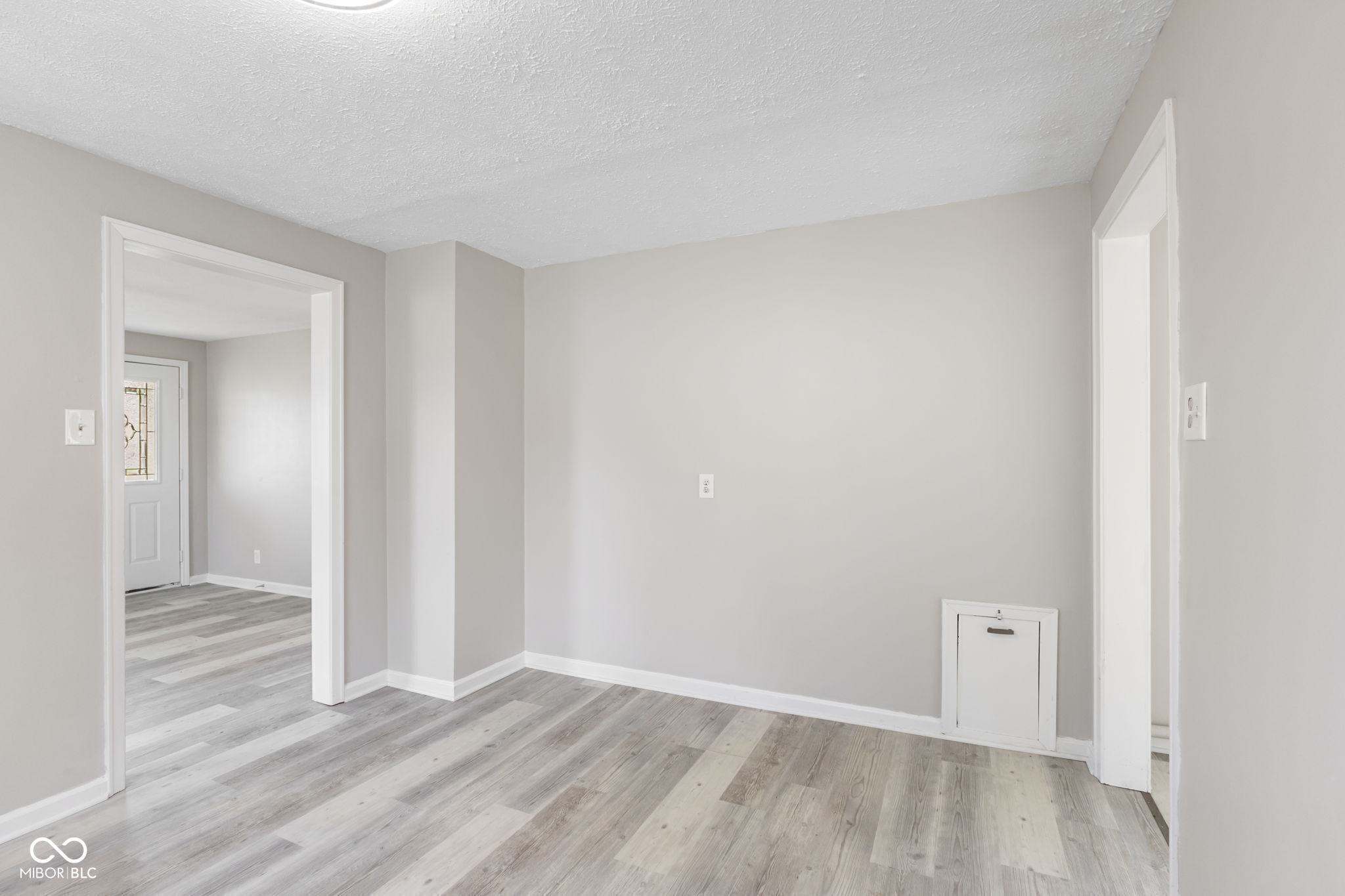 4749 West Smith Valley Road Greenwood, IN 46143 - Photo 10 of 21