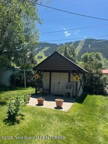 $4,500,000 | 110-120 West Hansen Avenue, Jackson, WY 83001