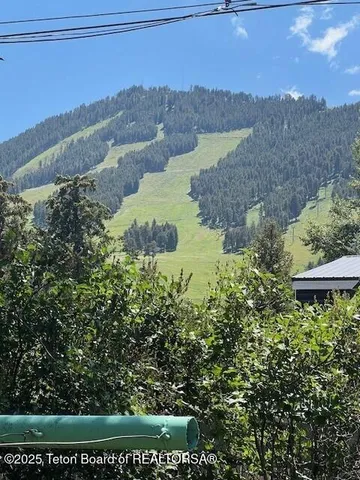 $4,500,000 | 110-120 West Hansen Avenue, Jackson, WY 83001