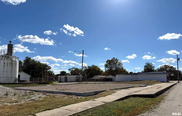 $90,000 | 126 North Depot Street, Wataga, IL 61488