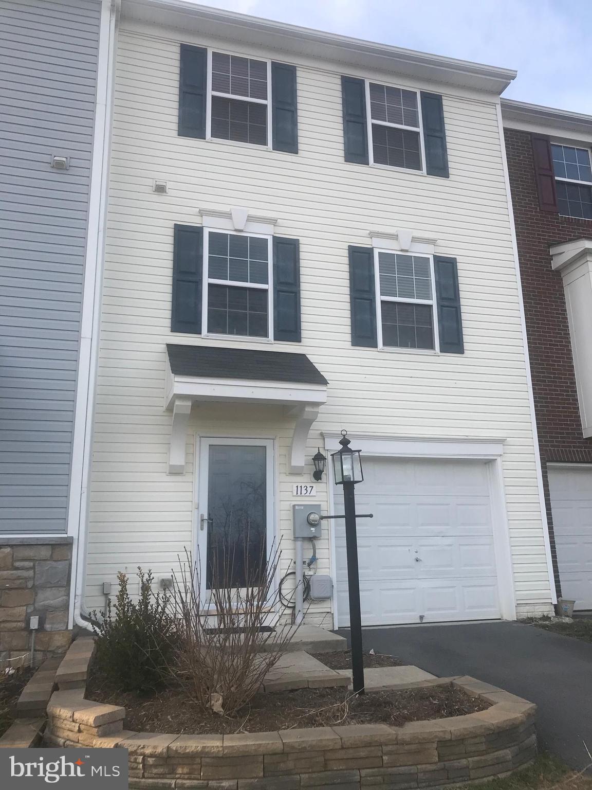 Nicely cared for three level town home