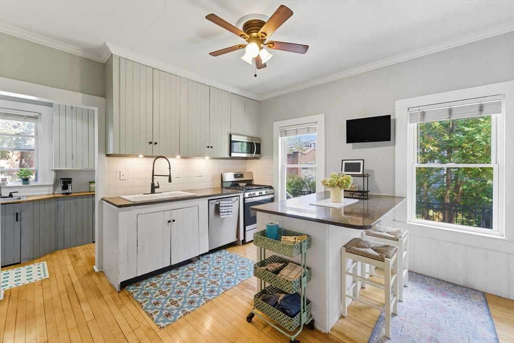 66 Fairfield Street Springfield, MA 01108 - Photo 16 of 42