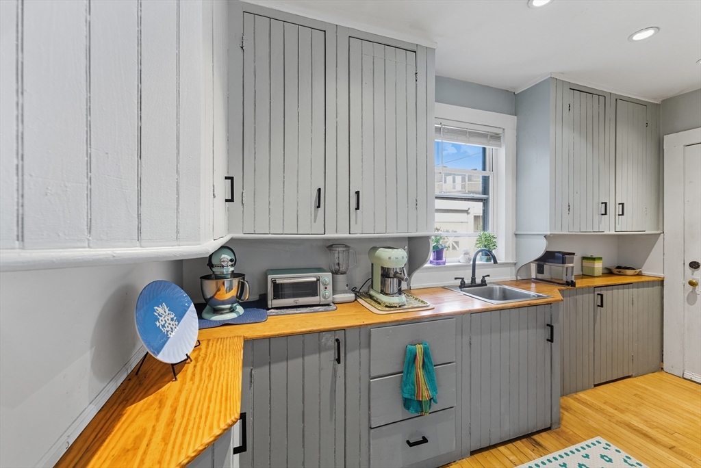 66 Fairfield Street Springfield, MA 01108 - Photo 19 of 42