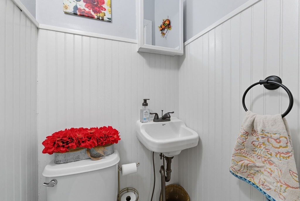 66 Fairfield Street Springfield, MA 01108 - Photo 20 of 42