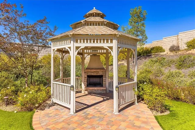 a view of a entrance gate of the house