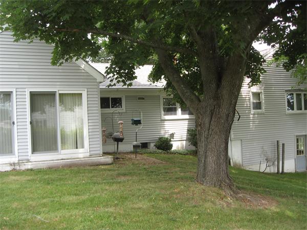 18 Sawmill Road Dudley, MA 01571 - Photo 4 of 29