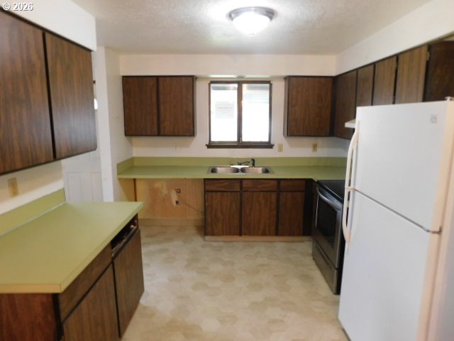 1990 Willow Street Florence, OR 97439 - Photo 3 of 14