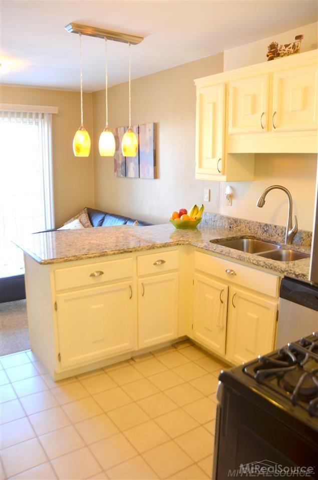 1455 Lantern Lane Rochester Hills, MI 48306 - Photo 14 of 27