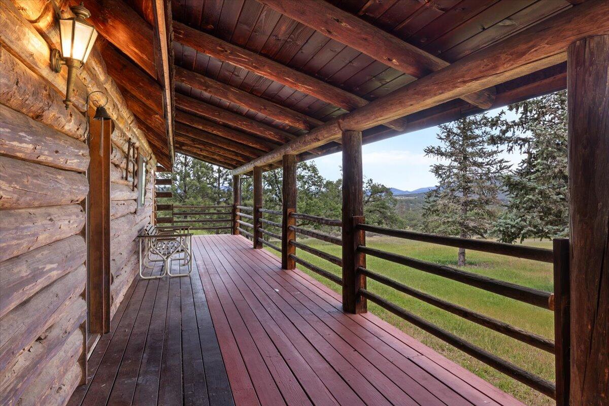 13235 Perry Road White City, OR 97503 - Photo 3 of 39 Covered Porch