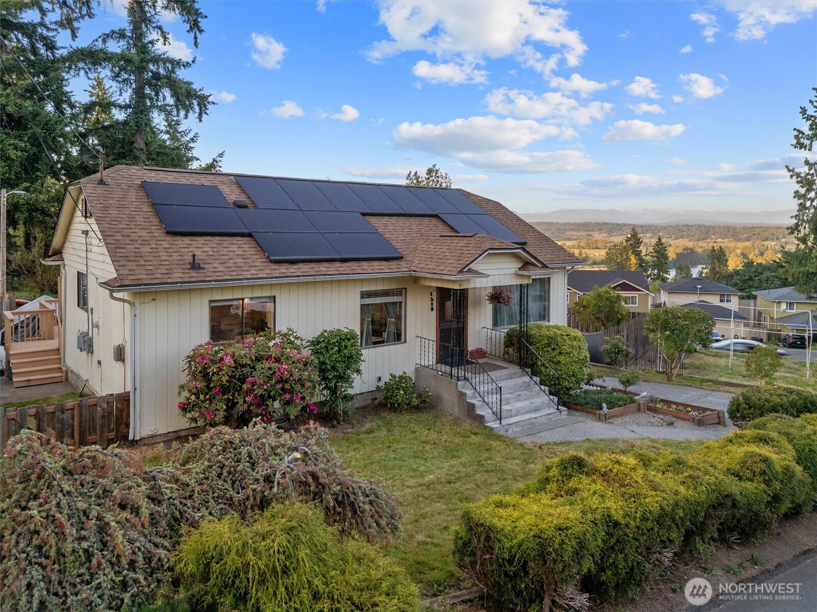 2319 Gale Place Everett, WA 98203 - Photo 1 of 40