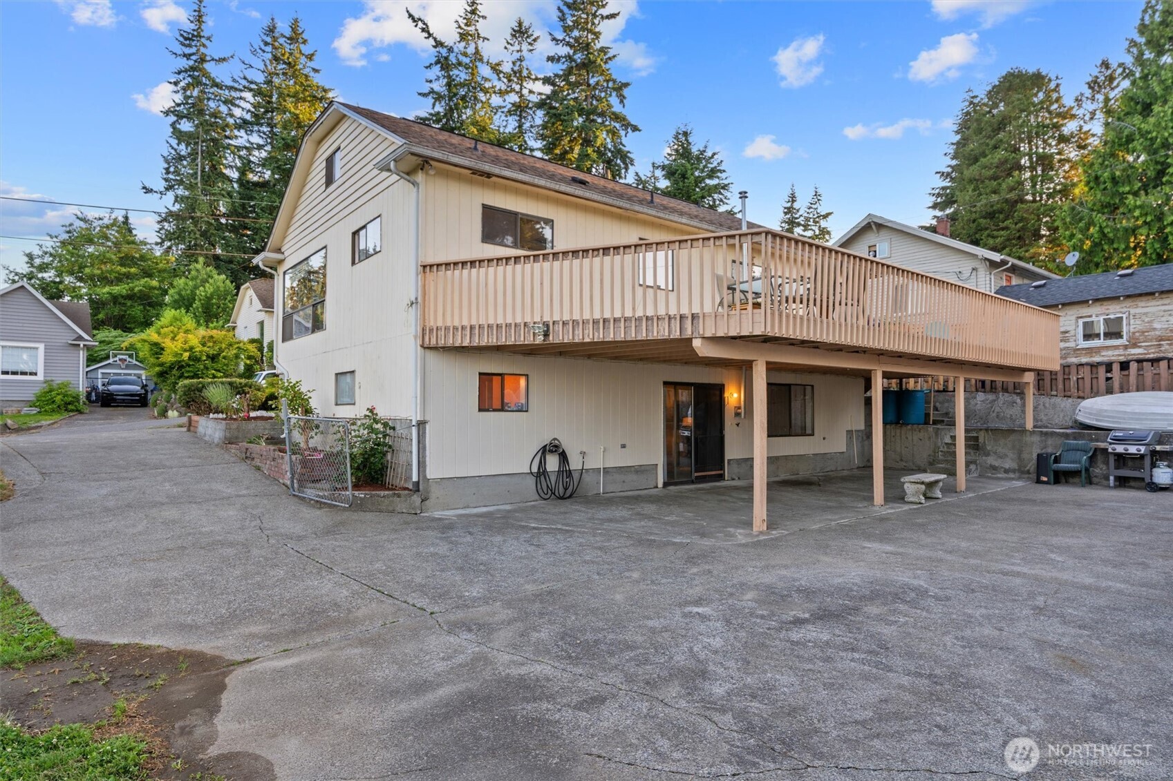 2319 Gale Place Everett, WA 98203 - Photo 5 of 40