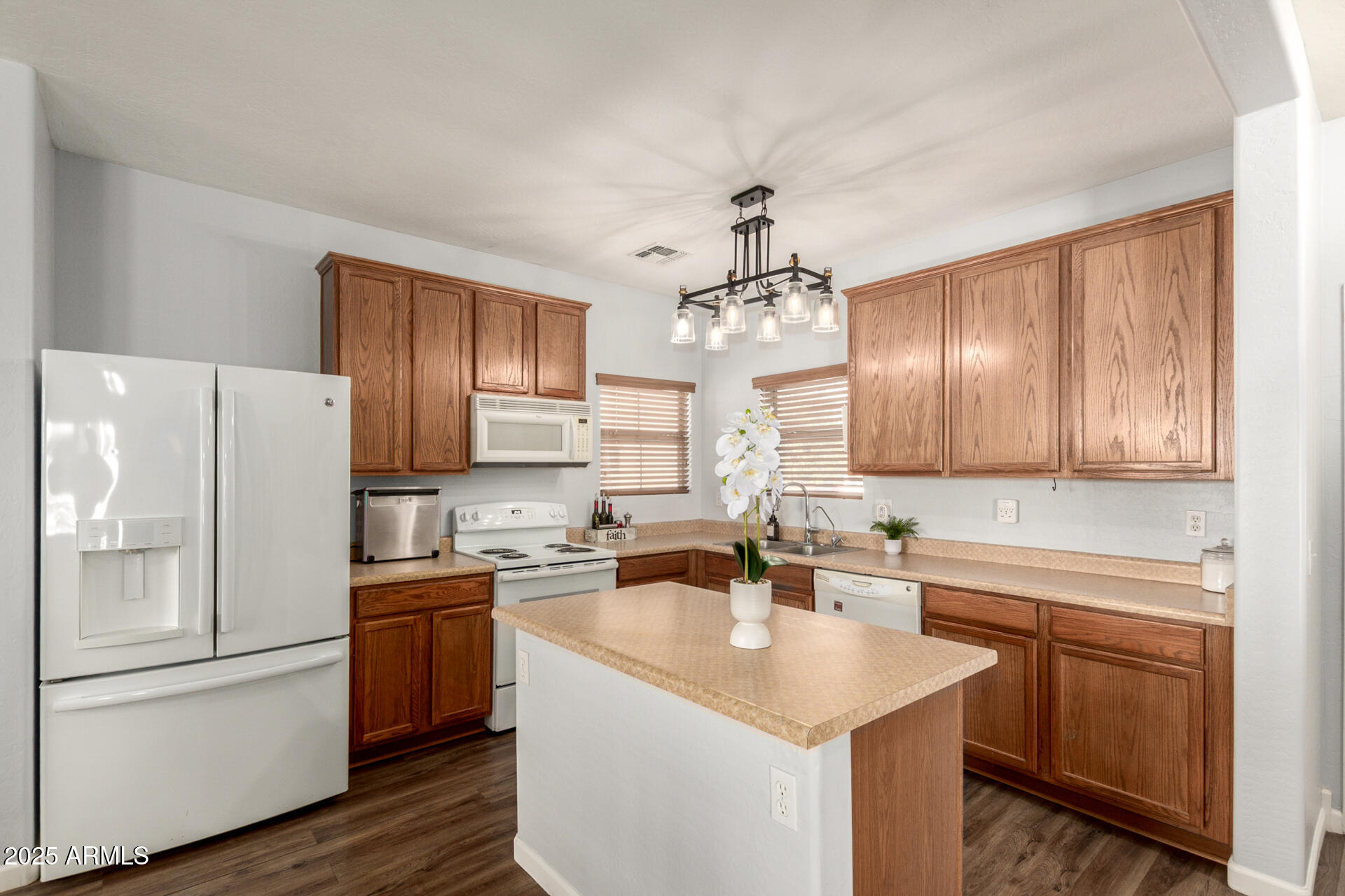 2748 South Sailors Way Gilbert, AZ 85295 - Photo 9 of 50 11 Sailors