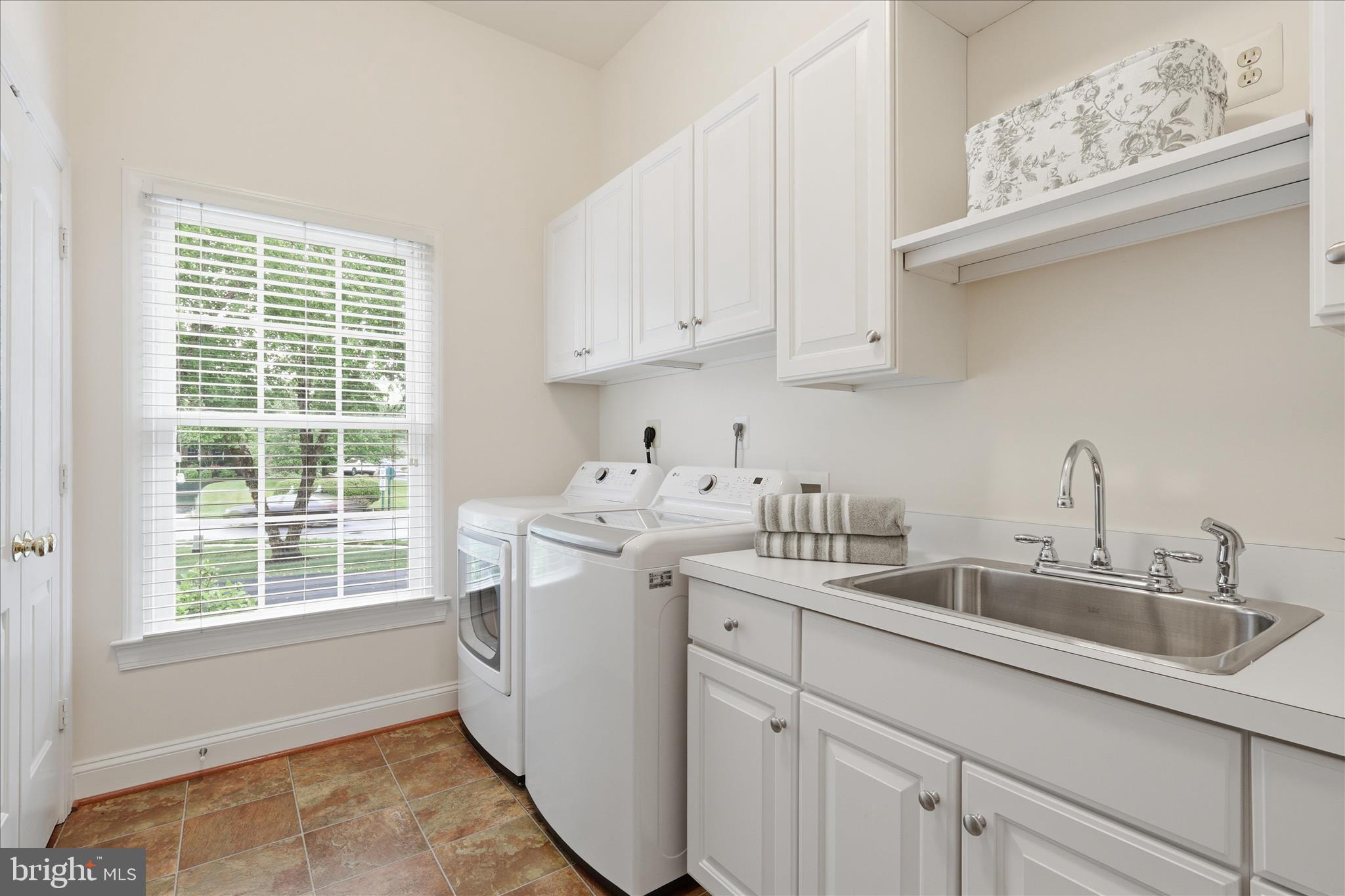 8277 Roxborough Loop Gainesville, VA 20155 - Photo 25 of 84 Laundry/Mudroom