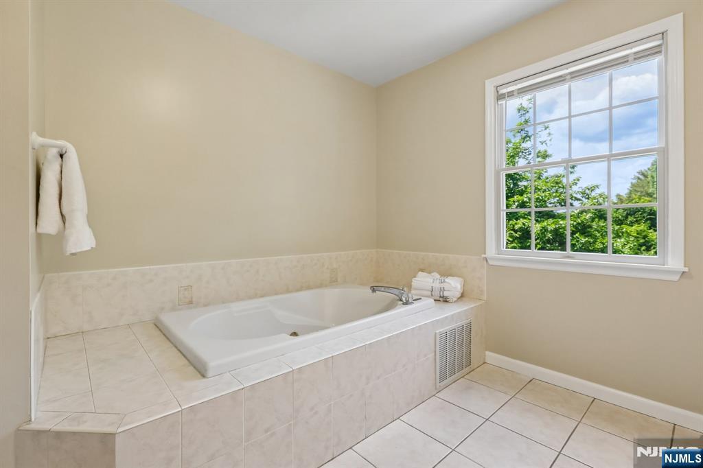55 Sand Road Fairfield, NJ 07004 - Photo 18 of 30