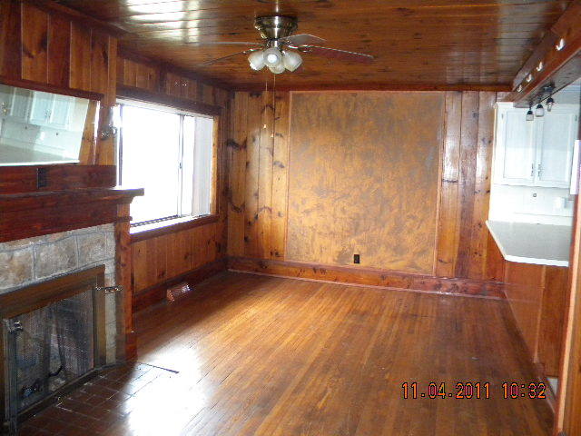 1990 Alean Road Wirtz, VA 24184 - Photo 3 of 12 LIVING ROOM