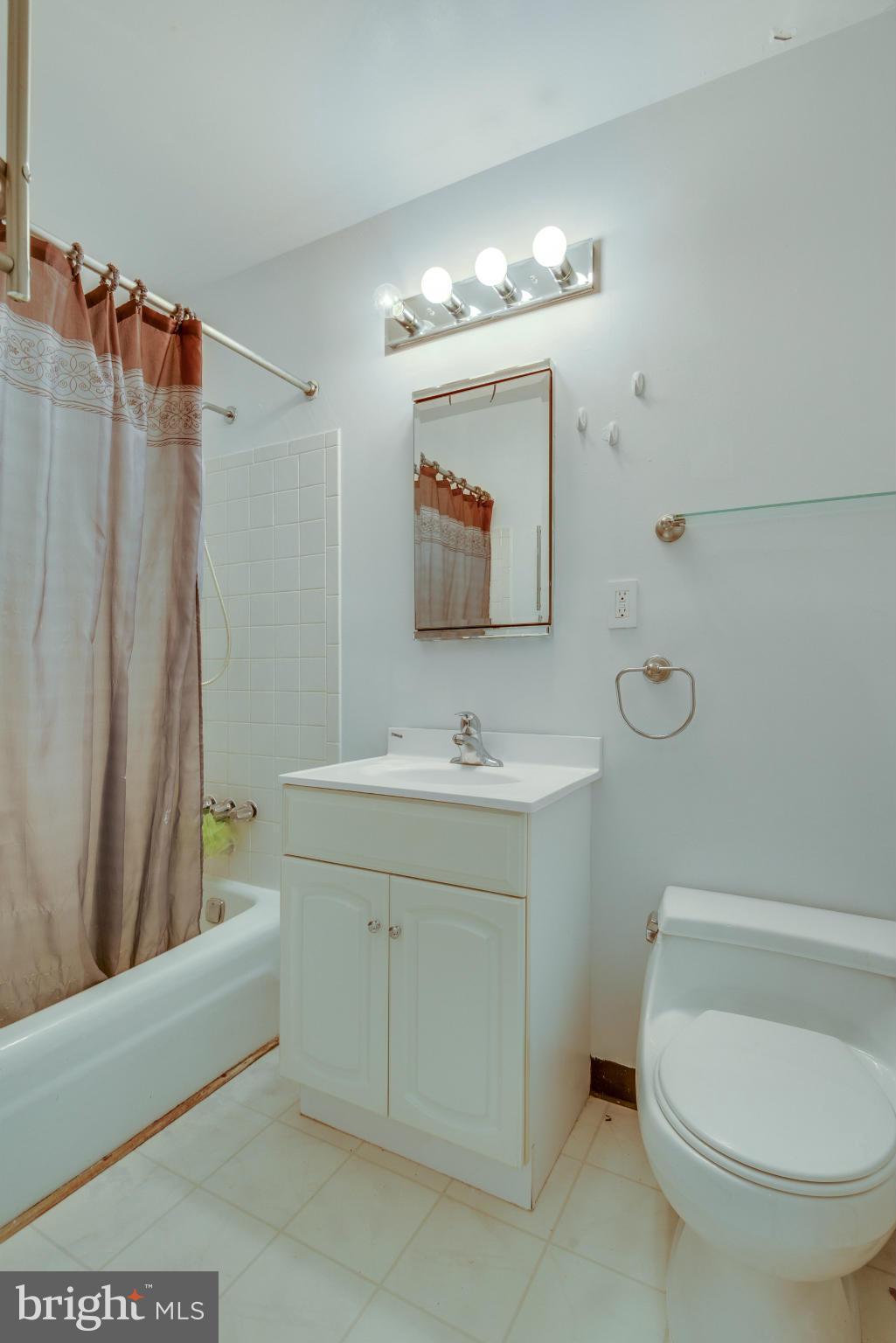 2190 Cartwright Place Reston, VA 20191 - Photo 19 of 29 Bath