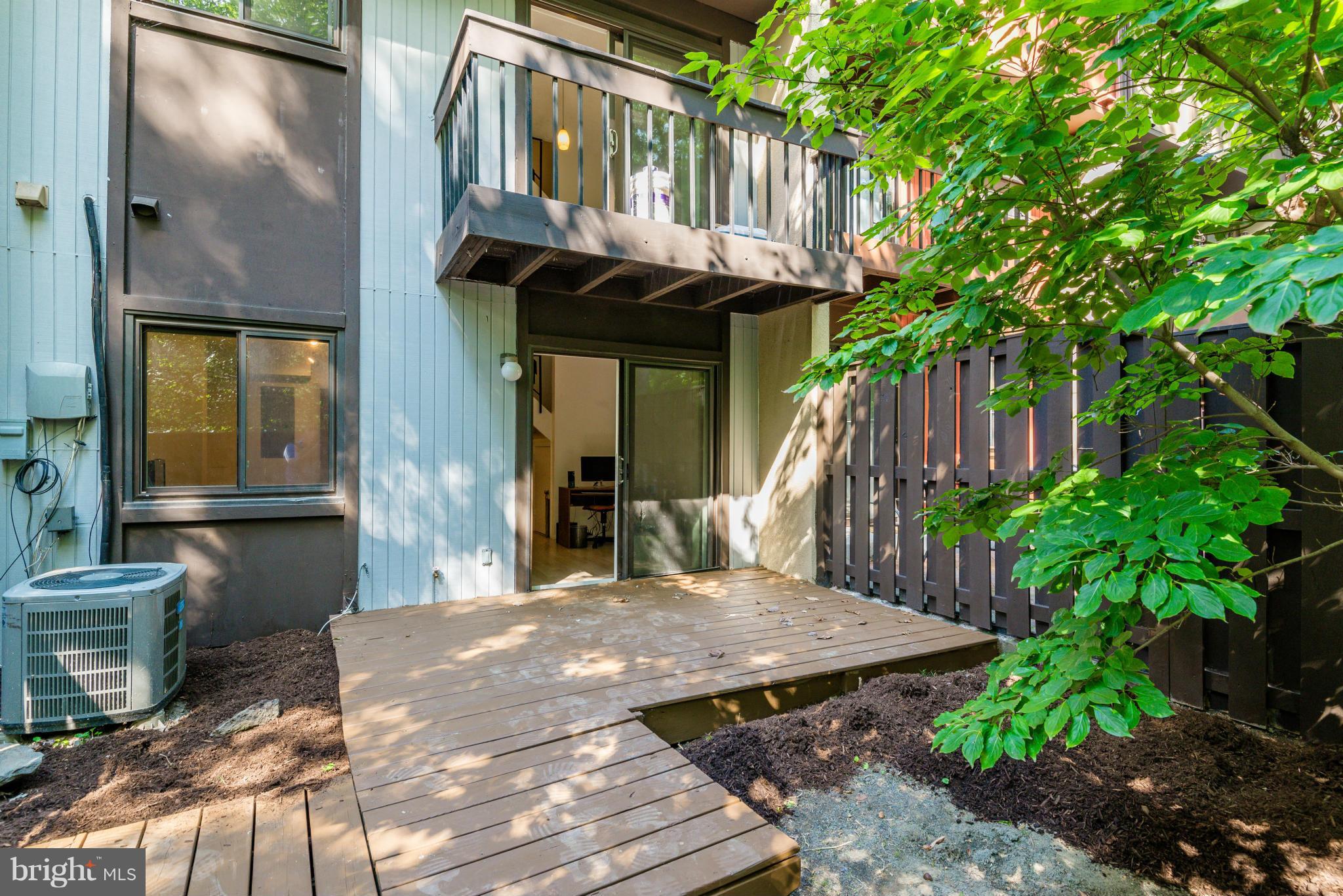 2190 Cartwright Place Reston, VA 20191 - Photo 28 of 29 Exterior (Rear)