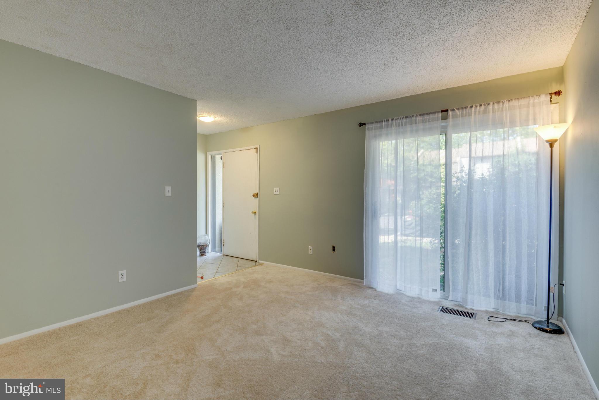 2190 Cartwright Place Reston, VA 20191 - Photo 6 of 29 Living Room