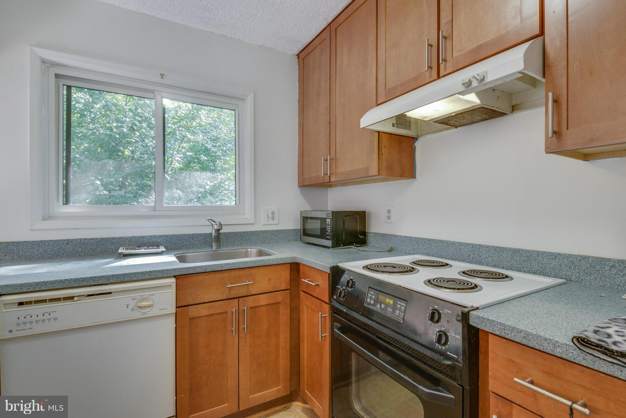 2190 Cartwright Place Reston, VA 20191 - Photo 8 of 29 Kitchen