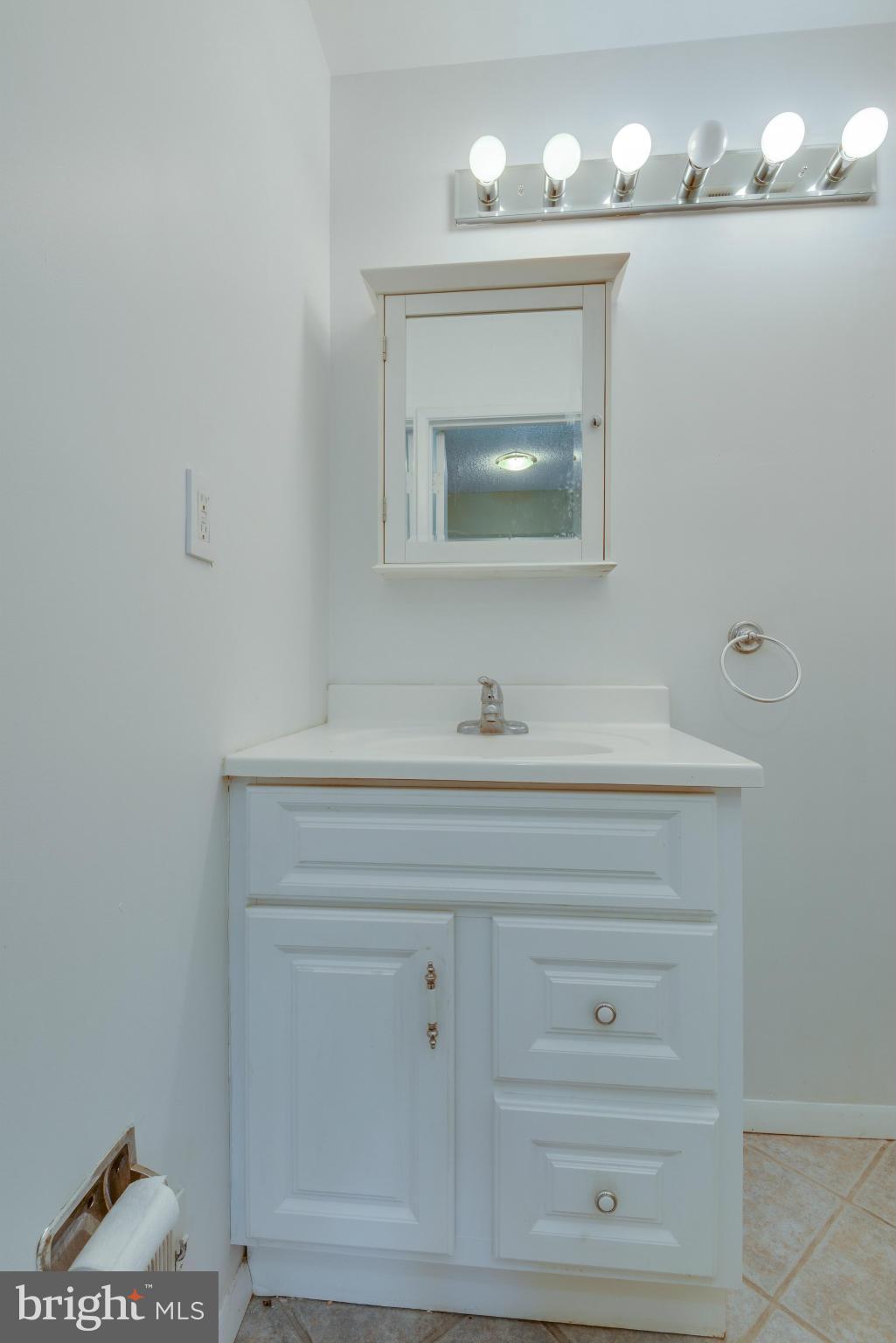 2190 Cartwright Place Reston, VA 20191 - Photo 10 of 29 Bath