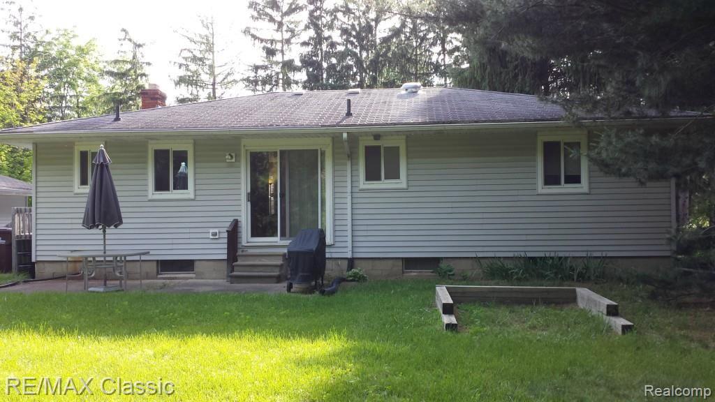 2530 South Commerce Road Walled Lake, MI 48390 - Photo 7 of 19 20140616_182641.jpg