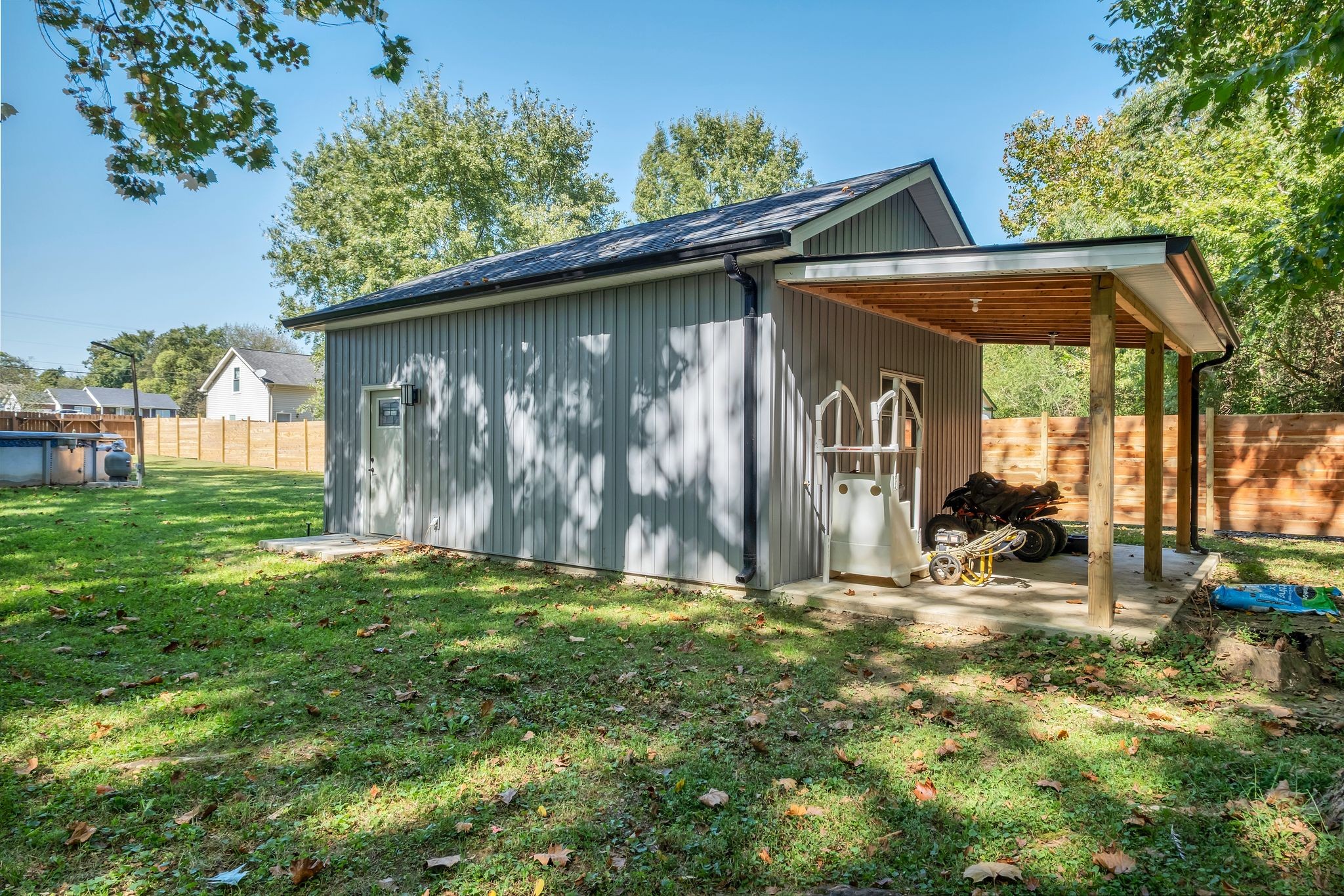 532 Windy Road Mount Juliet, TN 37122 - Photo 33 of 35 a backyard of a house with table and chairs