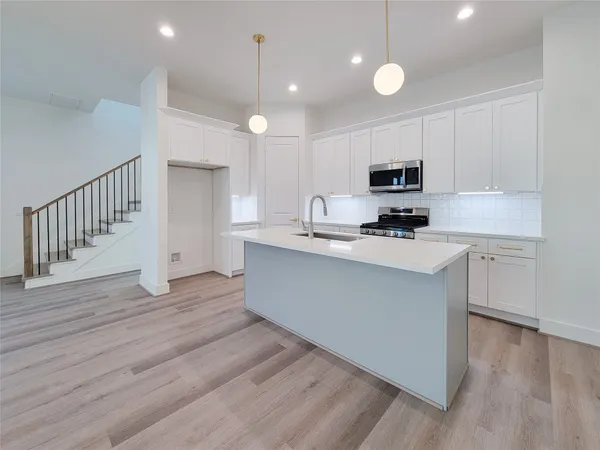 $2,995 | 7703 Earl Rudder Way, Houston, TX 77055