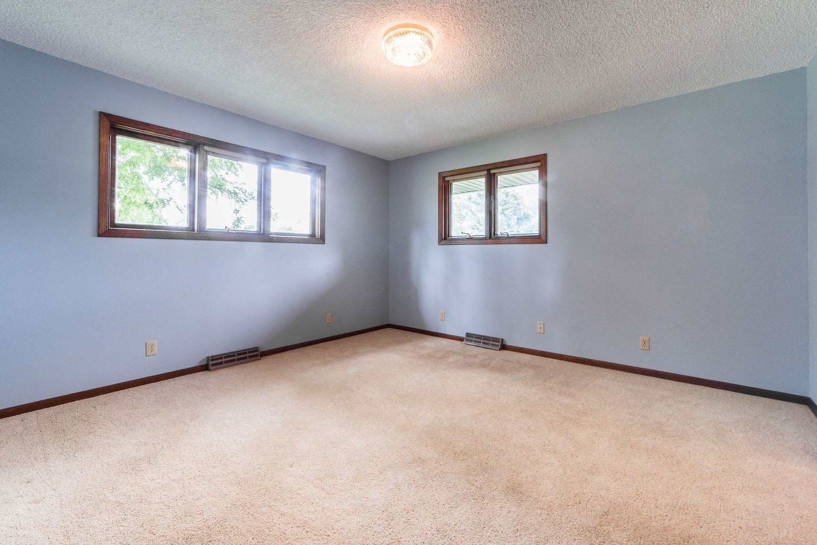 16045 Whipple Road Sycamore, IL 60178 - Photo 23 of 60 an empty room with windows