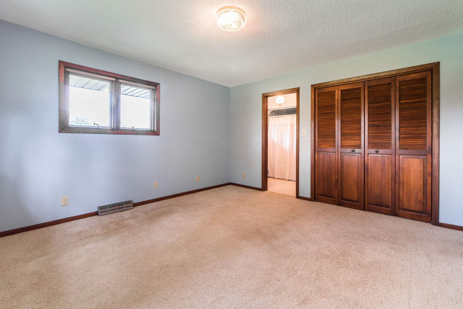 16045 Whipple Road Sycamore, IL 60178 - Photo 24 of 60 an empty room with windows
