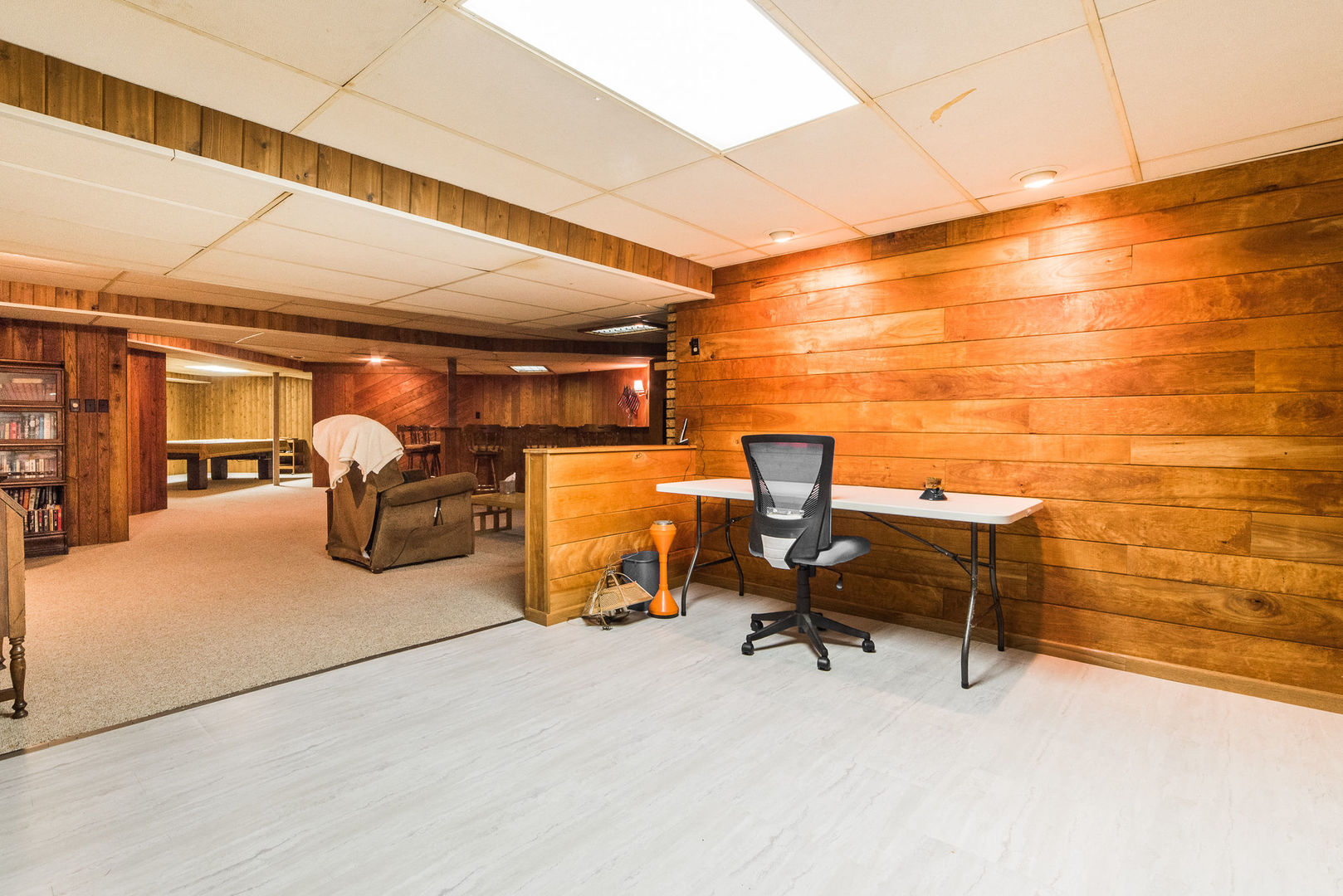 16045 Whipple Road Sycamore, IL 60178 - Photo 35 of 60 a workspace with furniture and a table