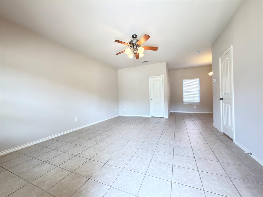 916 Parkplace Ridge Princeton, TX 75407 - Photo 5 of 26 Gallery Image 5