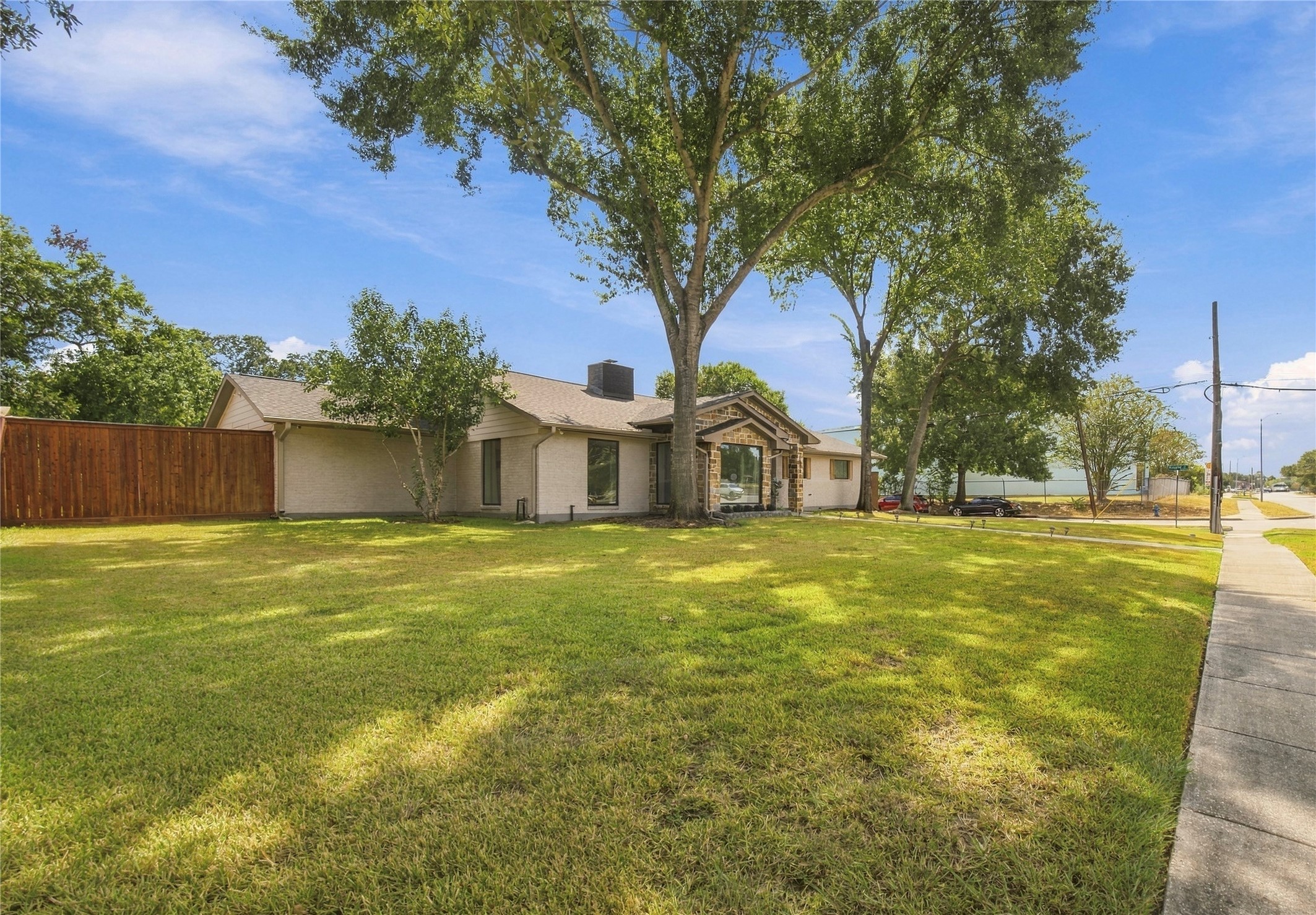 10823 Chimney Rock Road Houston, TX 77096 - Photo 5 of 40 Gallery Image 5