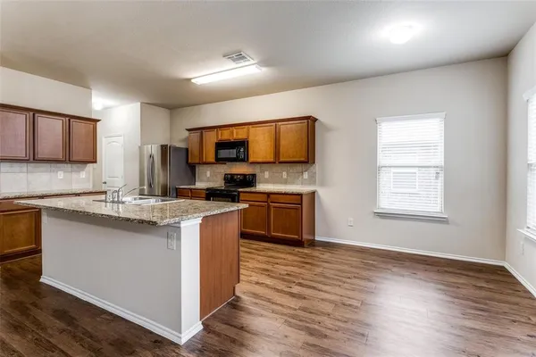 $2,600 | 2903 Castlebend Drive, Seagoville, TX 75159