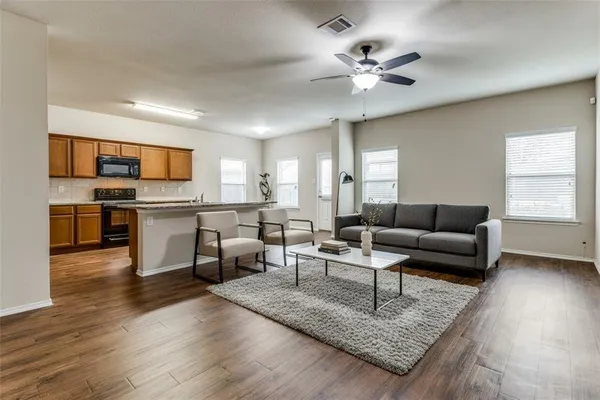 $2,600 | 2903 Castlebend Drive, Seagoville, TX 75159