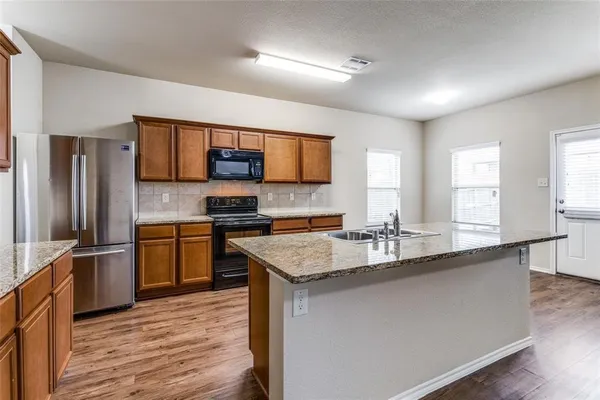 $2,600 | 2903 Castlebend Drive, Seagoville, TX 75159