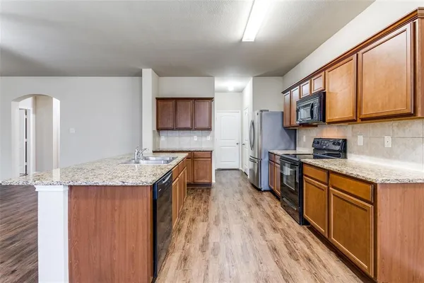 $2,600 | 2903 Castlebend Drive, Seagoville, TX 75159