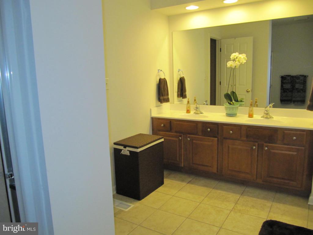 325 Cobblers Court Lititz, PA 17543 - Photo 13 of 22