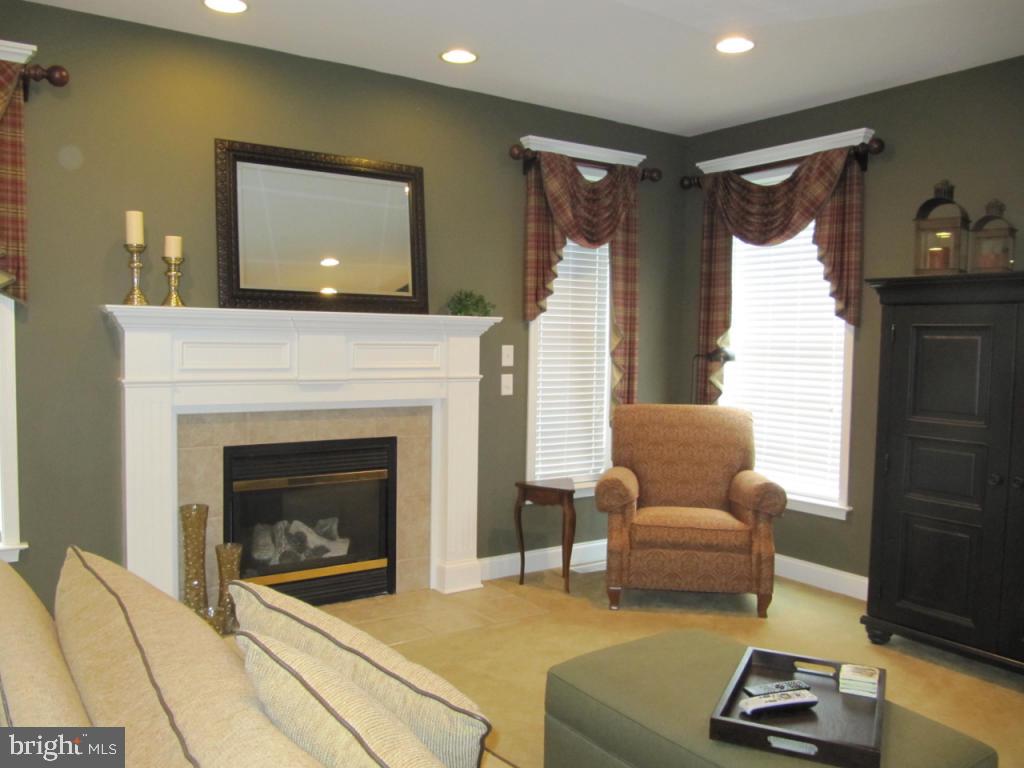 325 Cobblers Court Lititz, PA 17543 - Photo 3 of 22