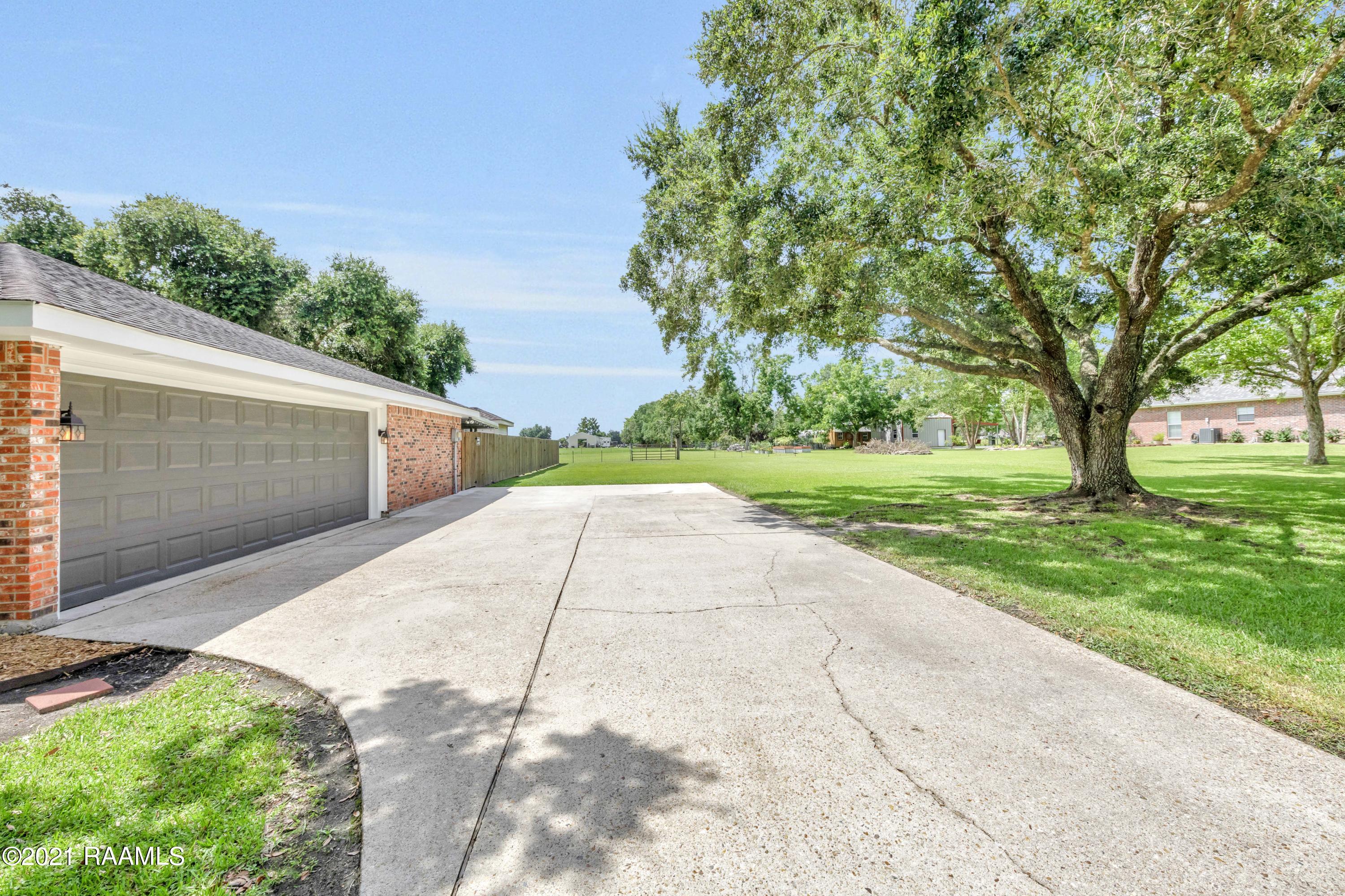 121 Little Farms Road Youngsville, LA 70592 - Photo 7 of 50 Gallery Image 7
