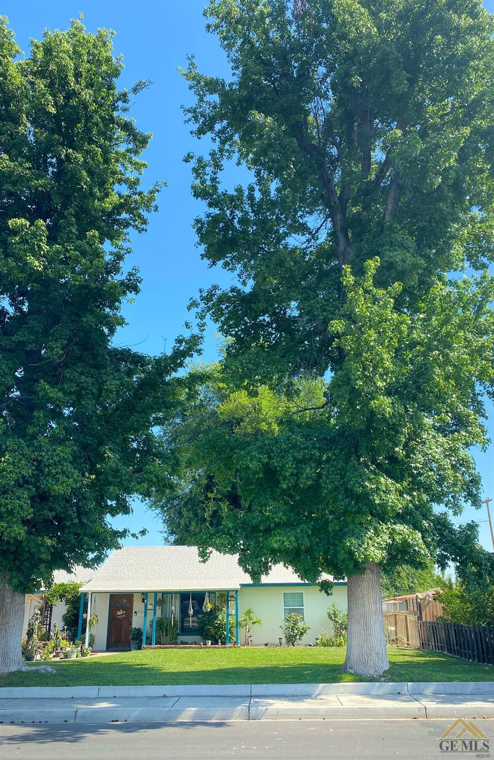 Undisclosed Address Wasco, CA 93280 - Photo 4 of 40 a front view of a house with a yard and trees