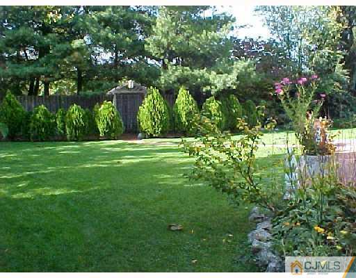 40 Rice Run East Brunswick, NJ 08816 - Photo 3 of 10 Gallery Image 3