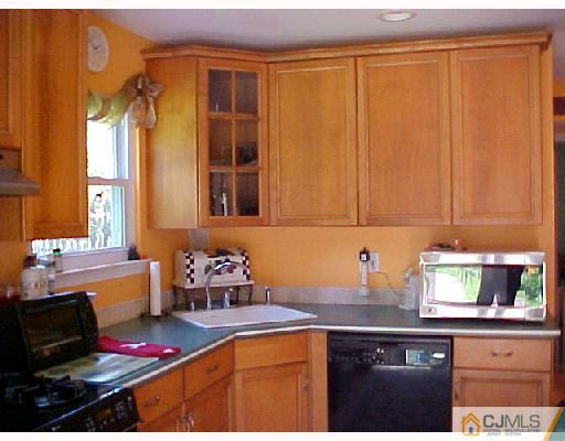40 Rice Run East Brunswick, NJ 08816 - Photo 5 of 10 Gallery Image 5