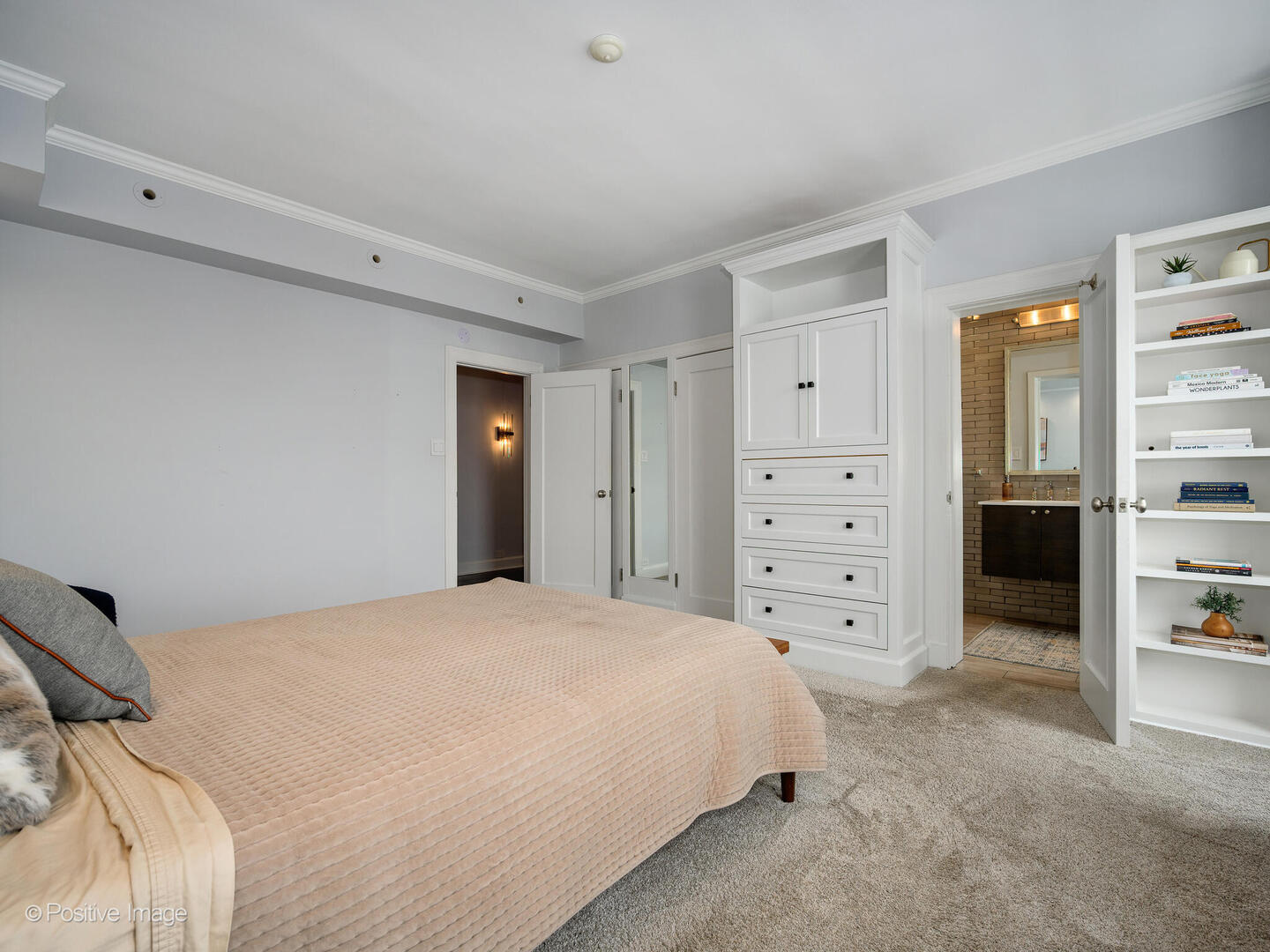 3530 North Lake Shore Drive, Unit 11B Chicago, IL 60657 - Photo 18 of 24 a spacious bedroom with a bed and closet