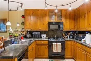$2,300 | 7651 Northwest 74th Avenue, Unit 1, Tamarac, FL 33321