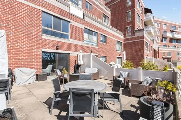 $4,500 | 199 Coolidge Avenue, Unit 105, Watertown, MA 02472